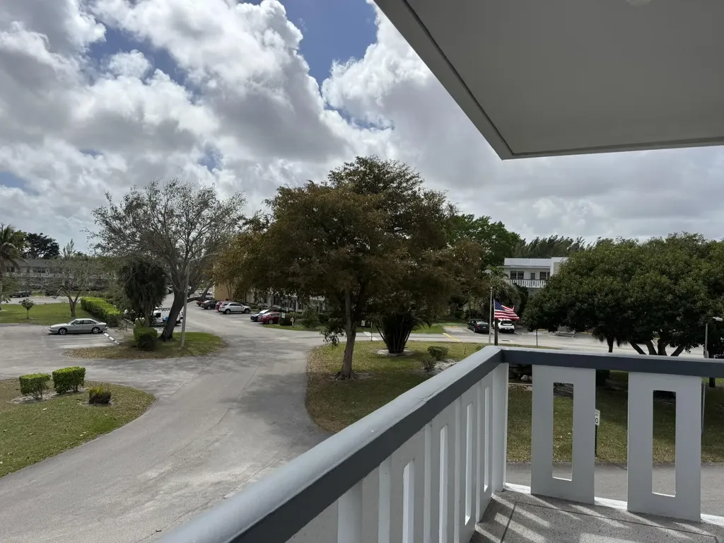 301 Wellington F West Palm Beach FL 33417