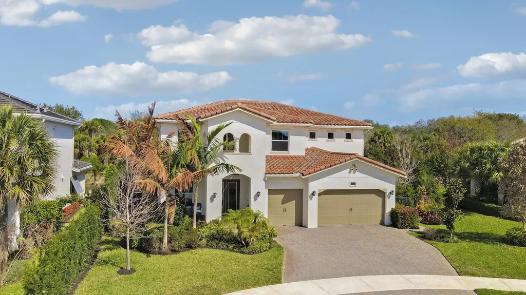 2475 Ne Evinrude Circle Jensen Beach FL 34957