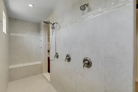 2475 Ne Evinrude Circle Jensen Beach FL 34957