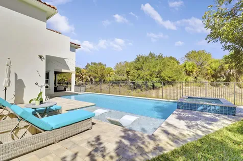 2475 Ne Evinrude Circle Jensen Beach FL 34957