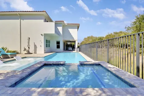 2475 Ne Evinrude Circle Jensen Beach FL 34957
