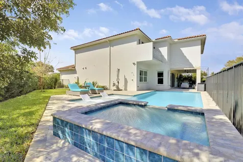 2475 Ne Evinrude Circle Jensen Beach FL 34957