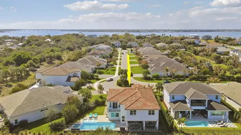 2475 Ne Evinrude Circle Jensen Beach FL 34957