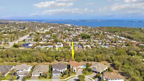 2475 Ne Evinrude Circle Jensen Beach FL 34957