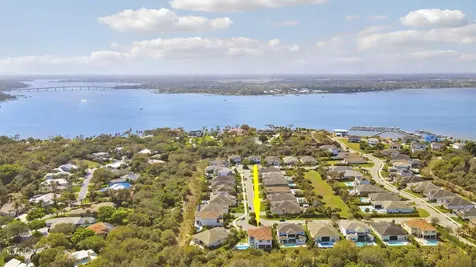 2475 Ne Evinrude Circle Jensen Beach FL 34957