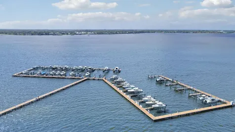2475 Ne Evinrude Circle Jensen Beach FL 34957