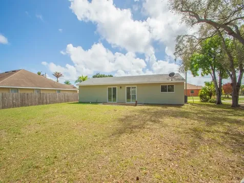 2317 Se Gillette Avenue Port Saint Lucie FL 34952