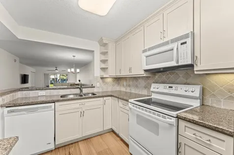 2905 SW 22nd Avenue Delray Beach FL 33445