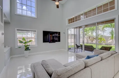 17 Selby Lane Palm Beach Gardens FL 33418