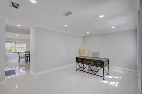 17 Selby Lane Palm Beach Gardens FL 33418