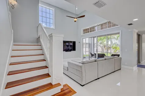 17 Selby Lane Palm Beach Gardens FL 33418