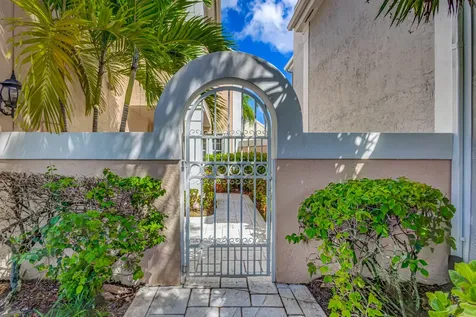 17 Selby Lane Palm Beach Gardens FL 33418