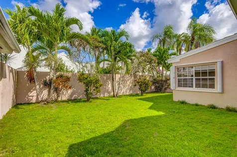 17 Selby Lane Palm Beach Gardens FL 33418