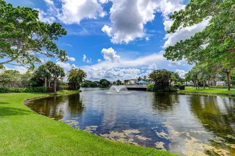 17 Selby Lane Palm Beach Gardens FL 33418