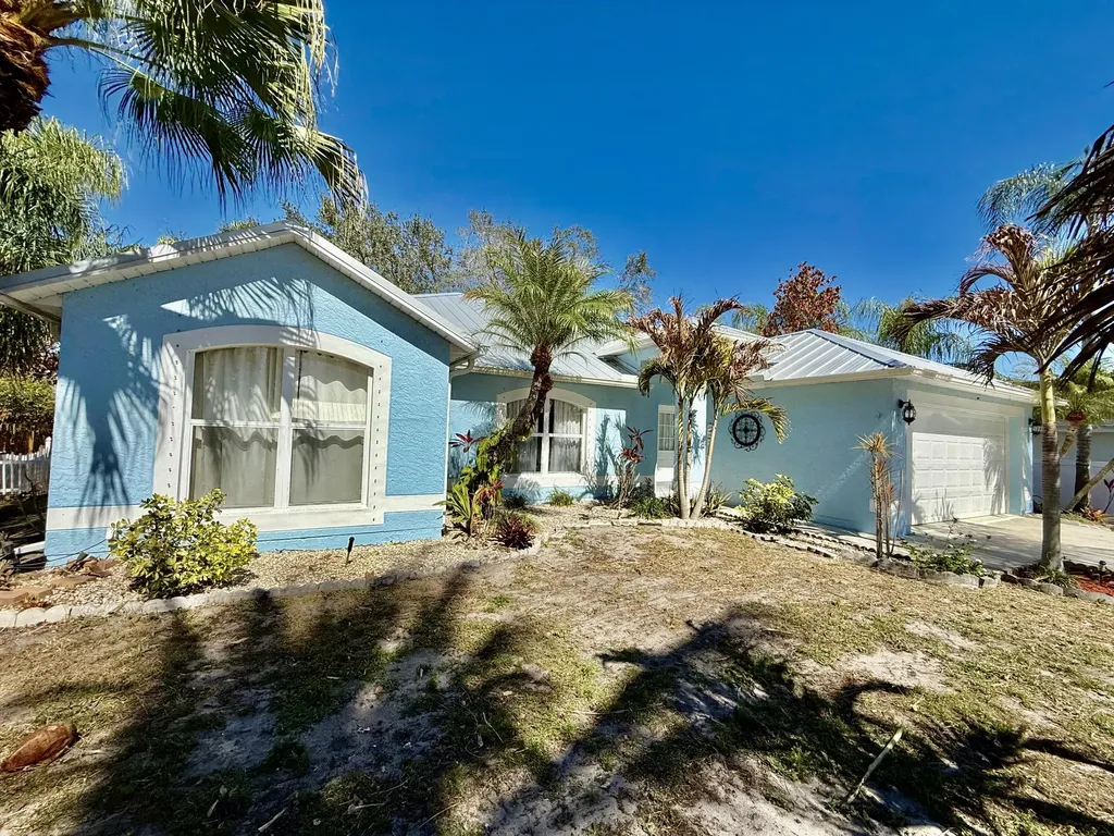 125 SW Donna Terrace Port Saint Lucie FL 34984