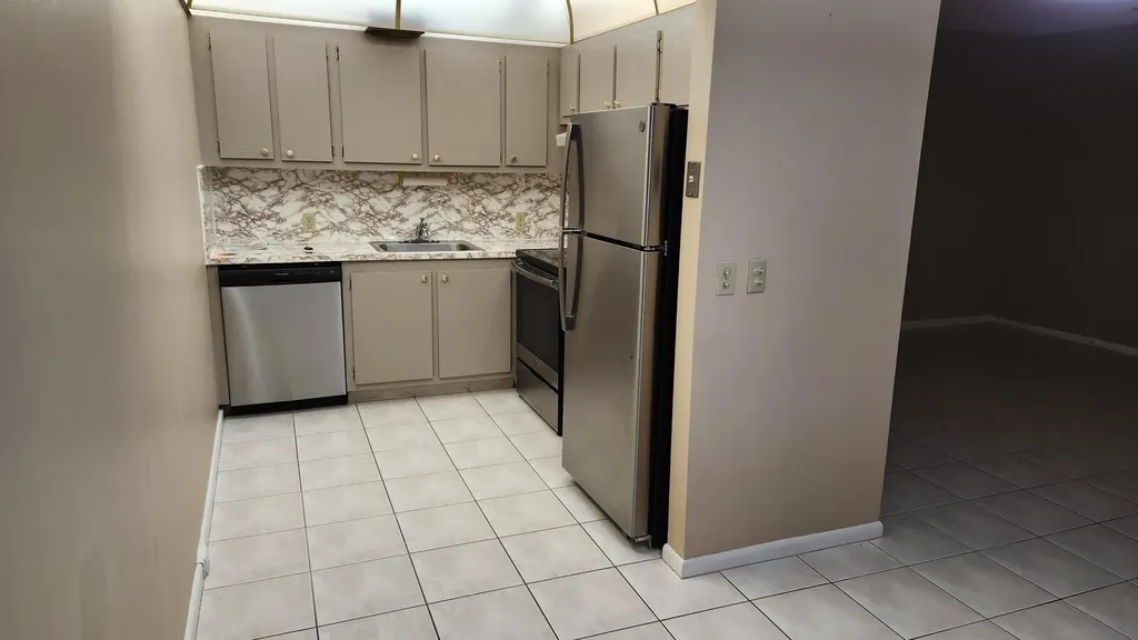 251 Fanshaw F Boca Raton FL 33434