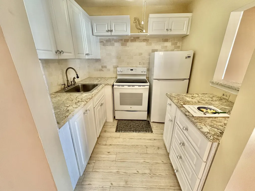 39 Waltham B West Palm Beach FL 33417