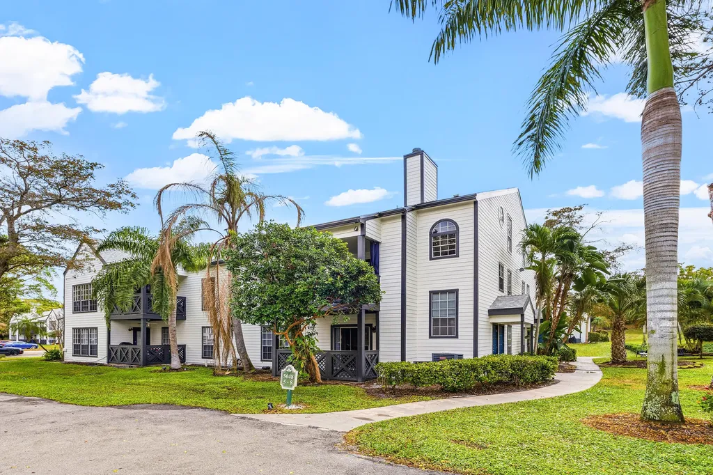 5048 Heatherhill Lane Boca Raton FL 33486