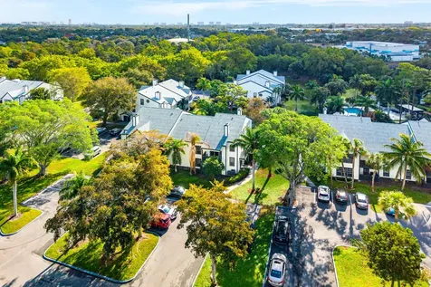 5048 Heatherhill Lane Boca Raton FL 33486