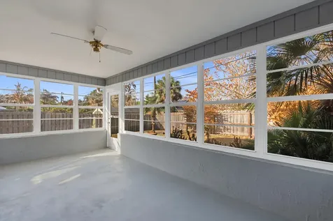 135 10th Avenue Vero Beach FL 32962