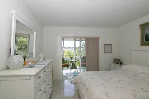 2562 N Garden Drive Lake Worth FL 33461