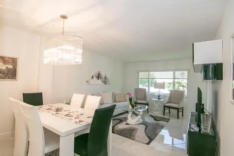 2562 N Garden Drive Lake Worth FL 33461