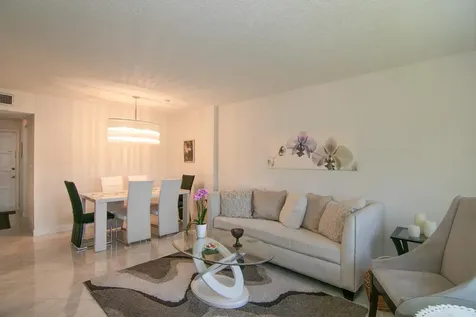 2562 N Garden Drive Lake Worth FL 33461