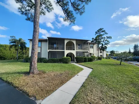 310 Knotty Pine Circle Greenacres FL 33463