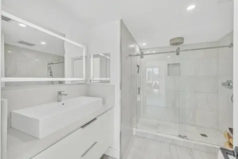 665 Ne 25th Street Miami FL 33137