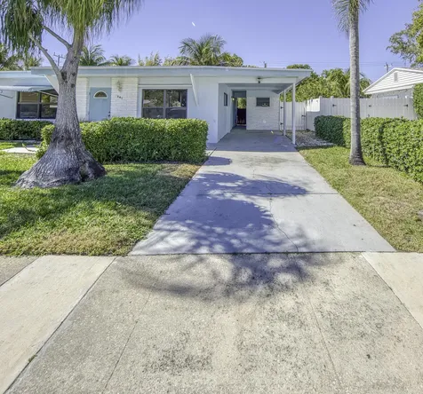 341 Pinewood Street Lantana FL 33462