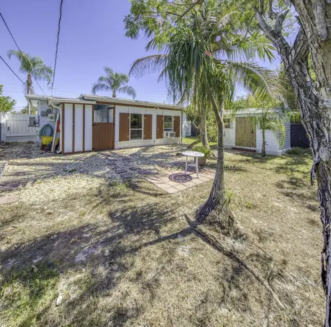341 Pinewood Street Lantana FL 33462