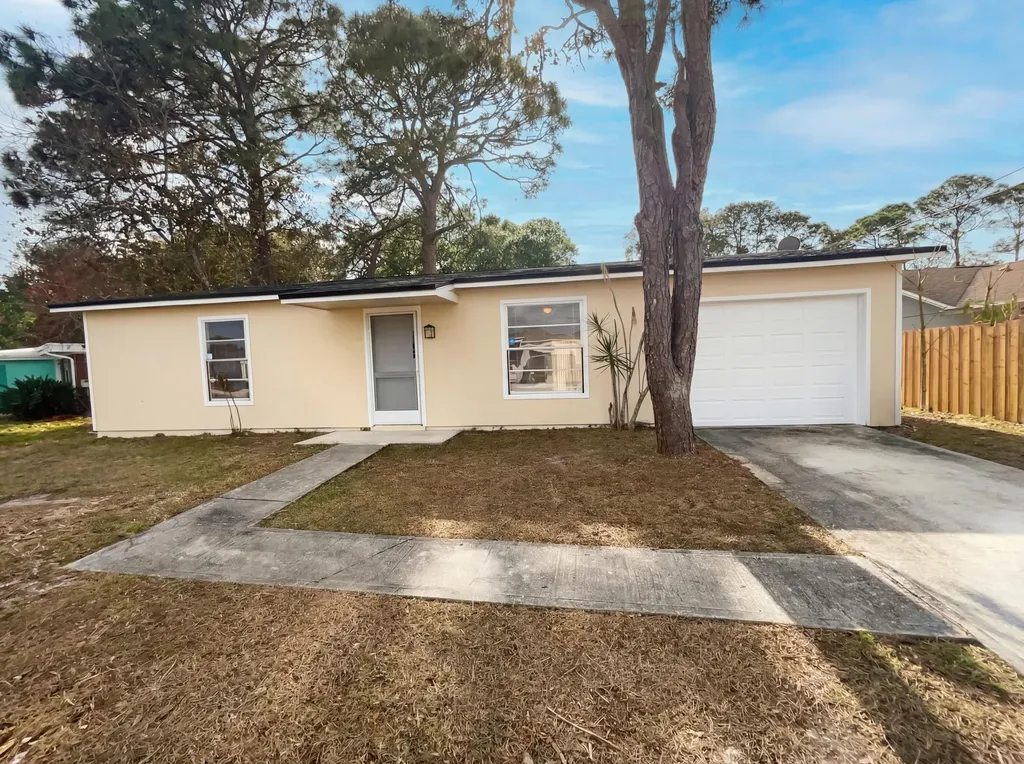1118 Se Proctor Lane Port Saint Lucie FL 34983
