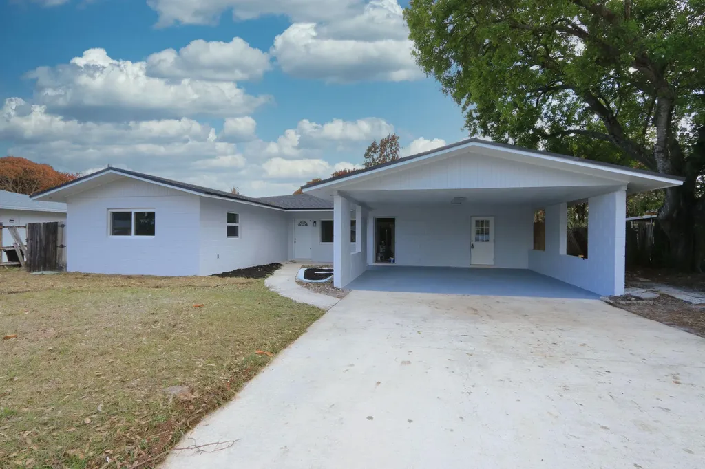 2405 Melon Court Fort Pierce FL 34982