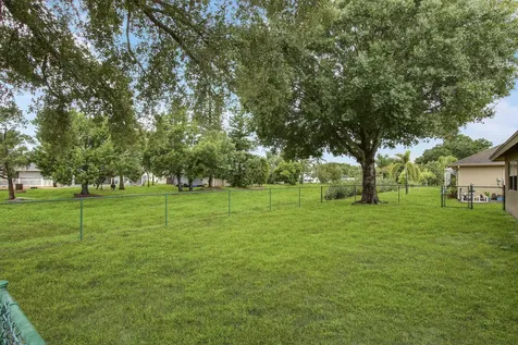1198 Se Petunia Avenue Port Saint Lucie FL 34952