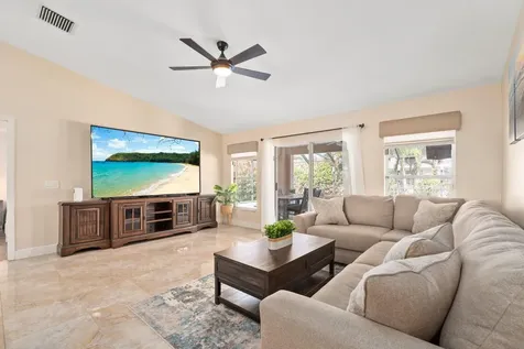 537 Sw Laconic Avenue Port Saint Lucie FL 34953