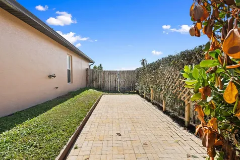 537 Sw Laconic Avenue Port Saint Lucie FL 34953