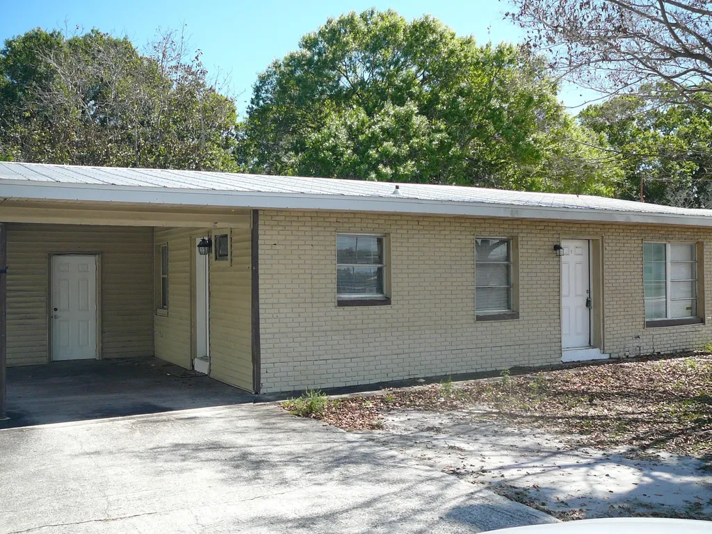 512 S 25th Street Fort Pierce FL 34950
