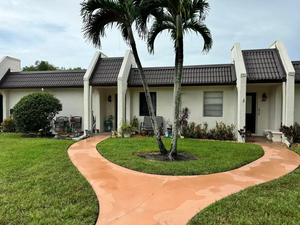 163 Lake Susan Lane West Palm Beach FL 33411