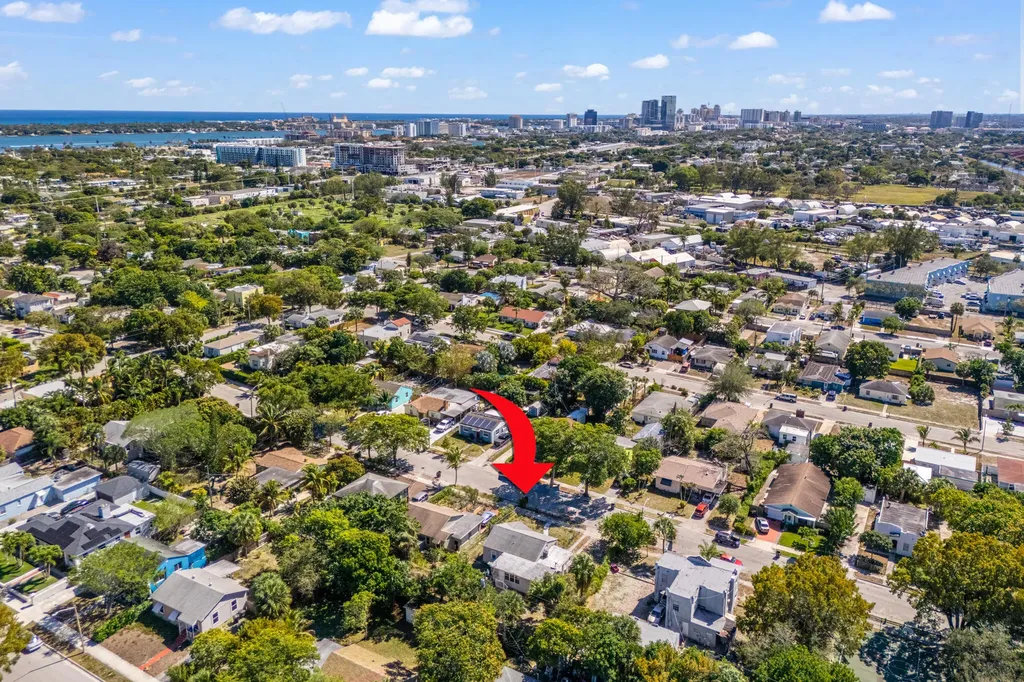 933 30th Court West Palm Beach FL 33407