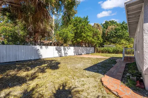 933 30th Court West Palm Beach FL 33407