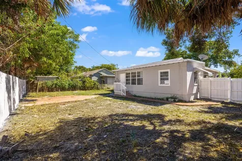 933 30th Court West Palm Beach FL 33407