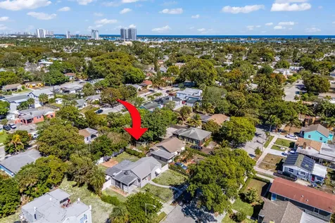 933 30th Court West Palm Beach FL 33407