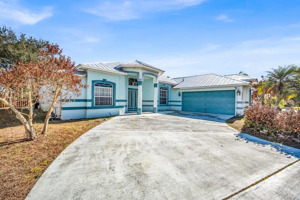 3407 Se Hart Circle Port Saint Lucie FL 34984
