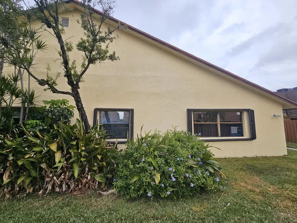 503 Springdale Circle Palm Springs FL 33461
