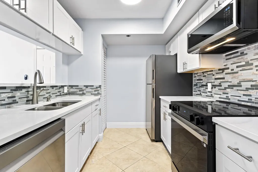 123 Yacht Club Way Hypoluxo FL 33462