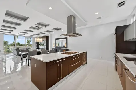 2743 Ne 1st Street Pompano Beach FL 33062
