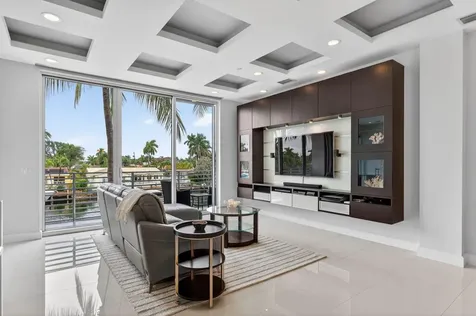 2743 Ne 1st Street Pompano Beach FL 33062