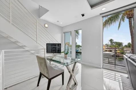 2743 Ne 1st Street Pompano Beach FL 33062