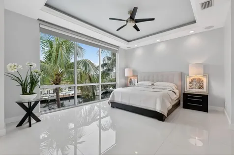 2743 Ne 1st Street Pompano Beach FL 33062