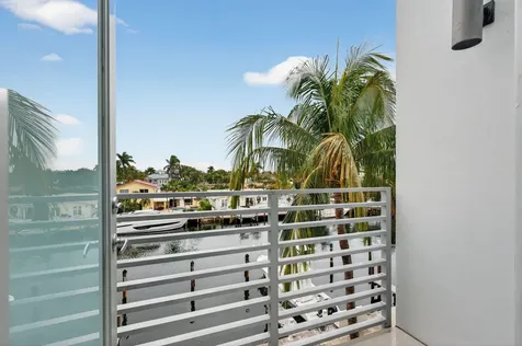 2743 Ne 1st Street Pompano Beach FL 33062